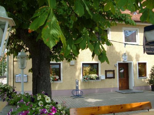 Assos Hotel Asbach-Baumenheim Exterior photo